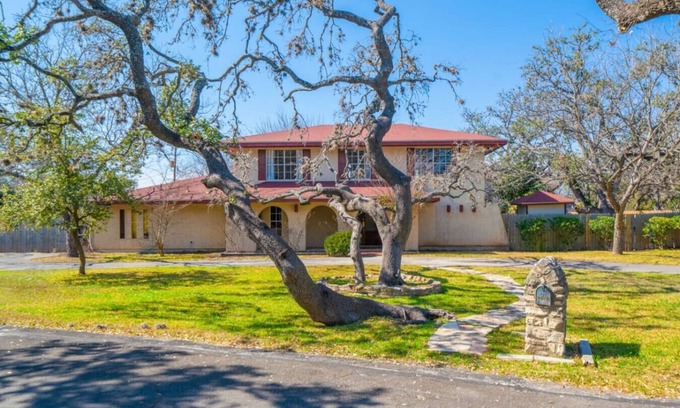 Leon Valley House | Spanish Villa in Leon Valley