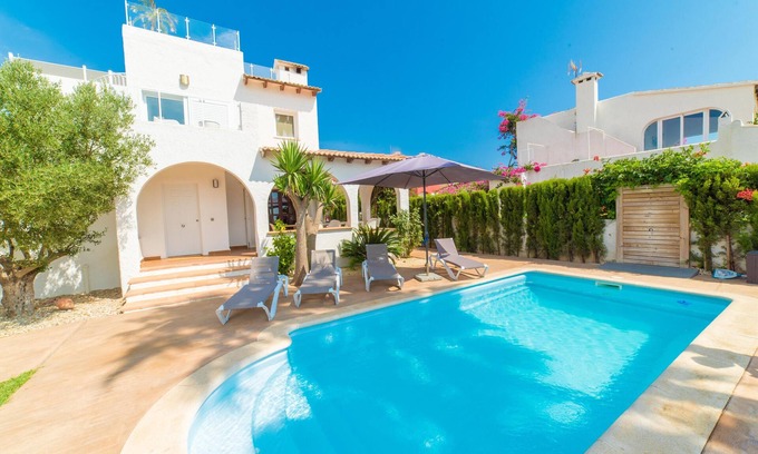 Badia Blava House | 🌴 Spanish villa with all-year wellness comfort 🌴