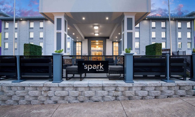 Branson Hotel | Spark by Hilton Branson Meadows