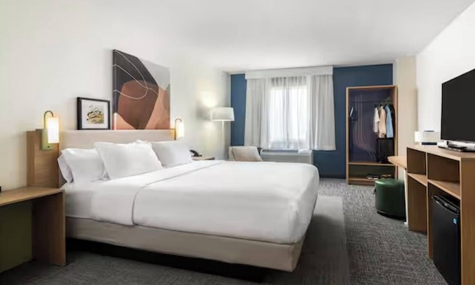 Knoxville Hotel | Spark by Hilton Knoxville North I-75