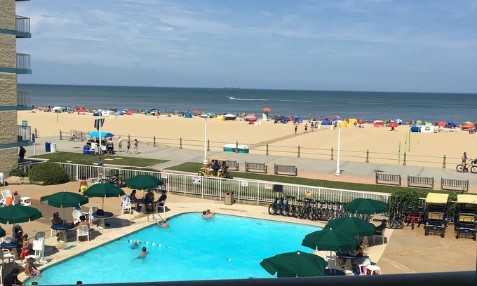 Northeast Virginia Beach Hotel | Spark by Hilton Virginia Beach Oceanfront