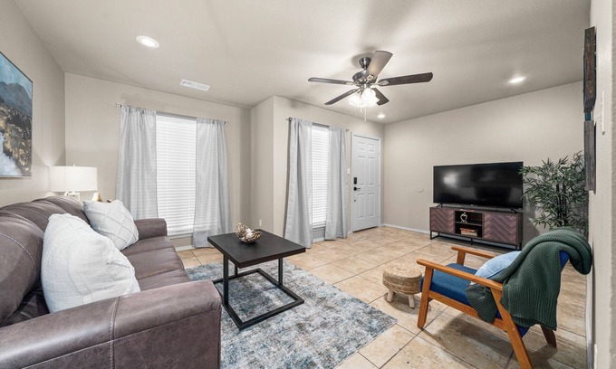 Fort Smith Apartment | Sparkling Fort Smith Duplex, A+ Location