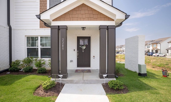 Old Hickory House | Sparkling new everyday living townhouse