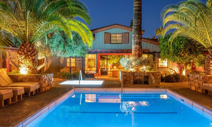 Twin Palms Hotel | Sparrows Lodge