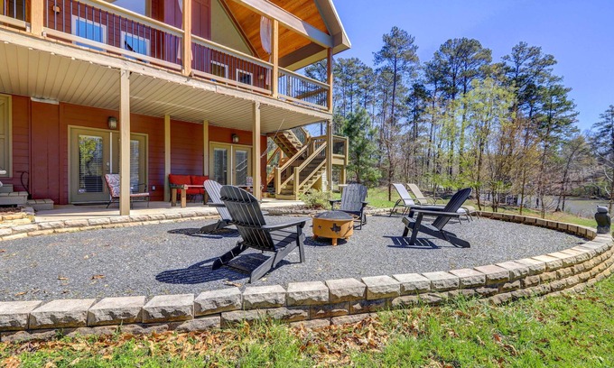 Milledgeville House | Sparta Home w/On-Site Lake Access!