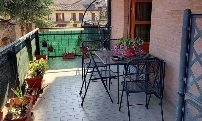 Roreto Apartment | Spazioso Bilocale con Ampio Terrazzo, in Zona Tranquilla Vicino al Centro
