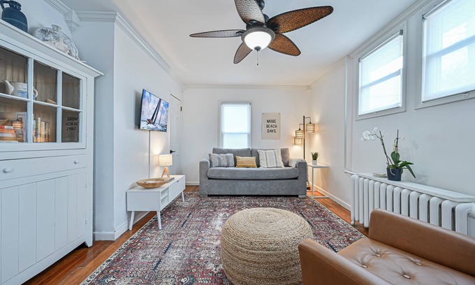 Ventnor City Apartment | Special Beach Cottage w/Deck