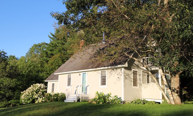 North Pomfret House | Special Cape on Thirteen Private Acres, 10 Minutes from Woodstock Village