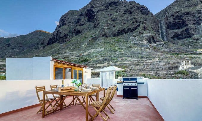 Garachico Ski Chalet | Special Home w/Tropical Garden/Near Seaside