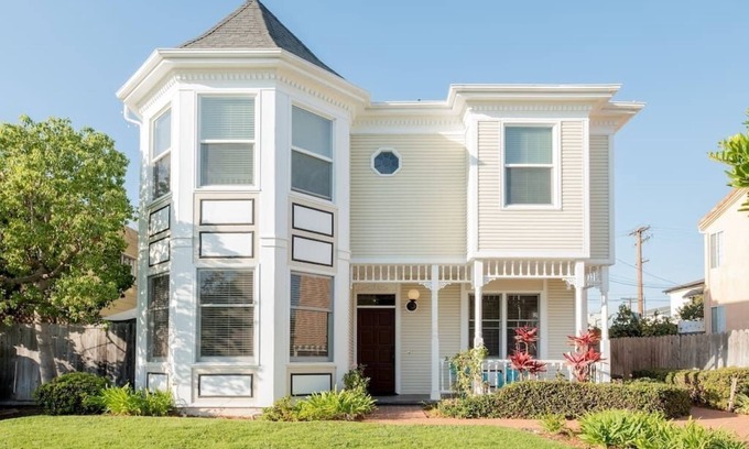 Crown Point House | Special! Luxury Townhome2 Fast WiFi Garage BBQ Crib