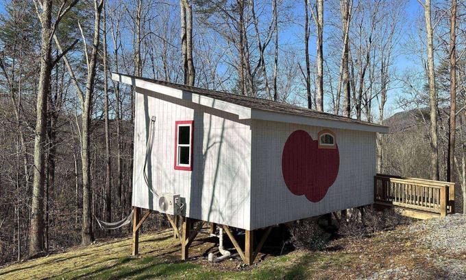 Wildwood Cabin | SPECIAL No Pet Fees - Bring friends to enjoy all Wild Acres has to offer - Hang gliding & hiking