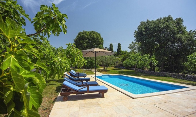 Valtura House | Special villa with private pool and large garden