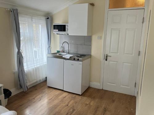 Evelyn Bed & Breakfast | Specious Studio Flats