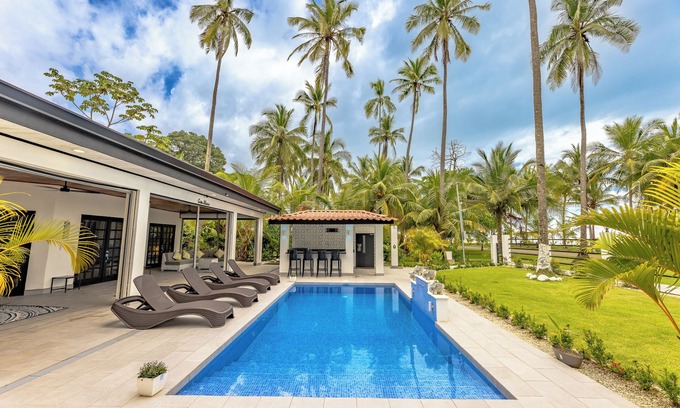Parrita House | Spectacular Beachfront home with Private Pool - Secluded beach
