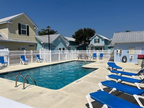 Myrtle Beach House | Spectacular 2-BR Cottage, 2 Blocks To Beach, Free Parking and Pool