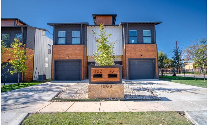 Denver Heights Apartment | Spectacular 3 BR plus 2 and a half BA Apt Near Downtown
