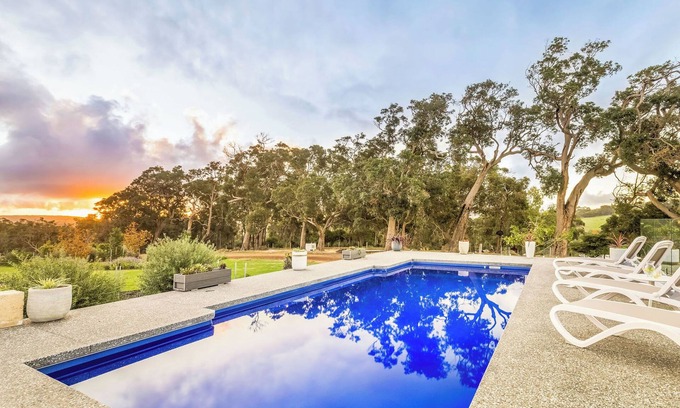 Yallingup House | SPECTACULAR 4 BEDROOM, 3 BATHROOM COUNTRY SIDE ESCAPE SITUATED