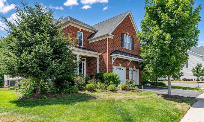 Aldie House | Spectacular 6-bedroom Spacious house with Theatre, Game Room, fitness
