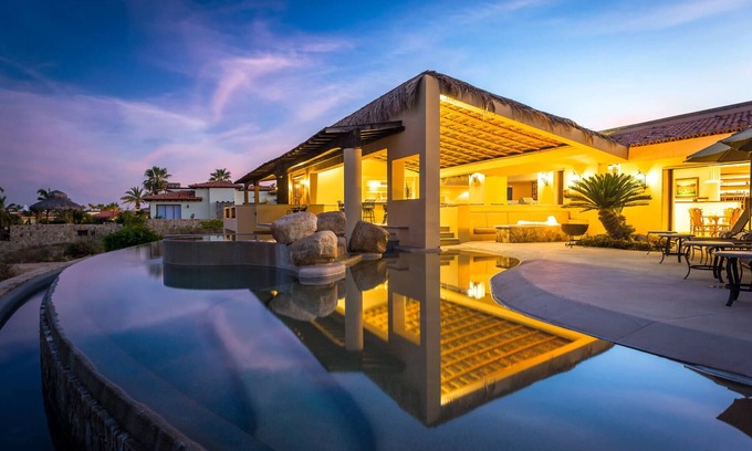 Los Cabos Villa | Spectacular 8 BR Ocean View Casa Tita features A/C, WiFi, Wet Bar, Pool + More!