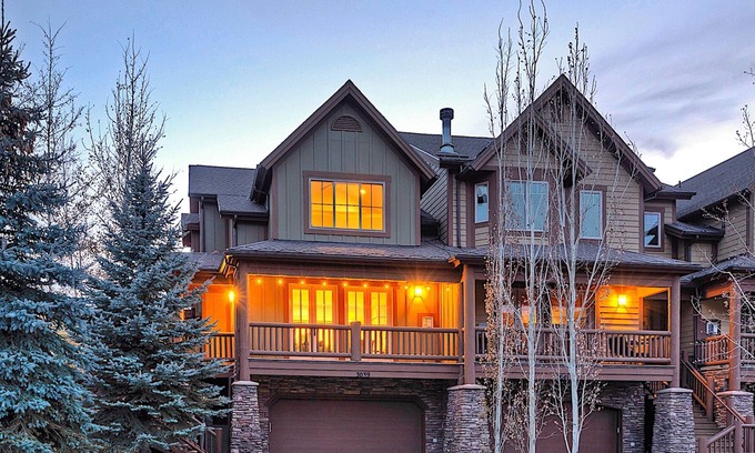 Canyon Links House | Spectacular and Spacious Home w/Free WiFi, Gas Fireplace, Washer/Dryer, & More
