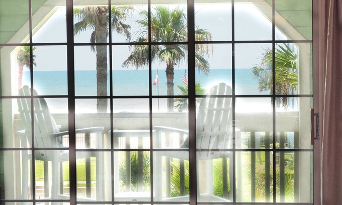 Galveston Condo | Spectacular beach view Condo at Babe's beach in resort style "The Dawn" Complex