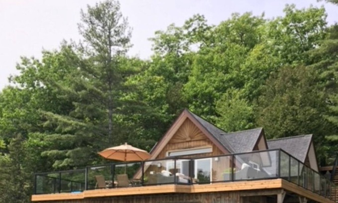 Utterson Cottage | Spectacular Boathouse on Beautiful Skeleton Lake in Porcupine Bay