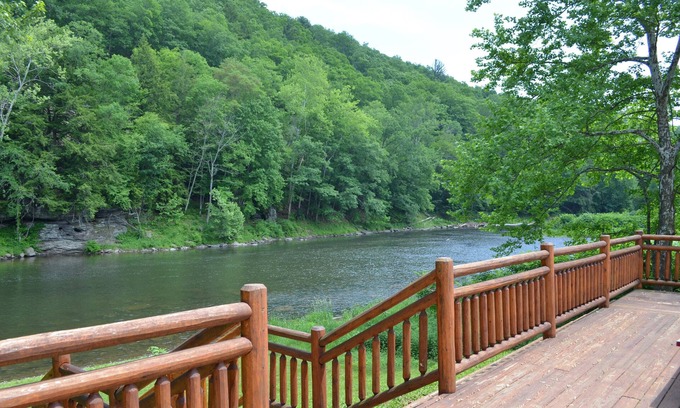Starlight Cabin | Spectacular Catskill Mountain River Front Custom Log Home