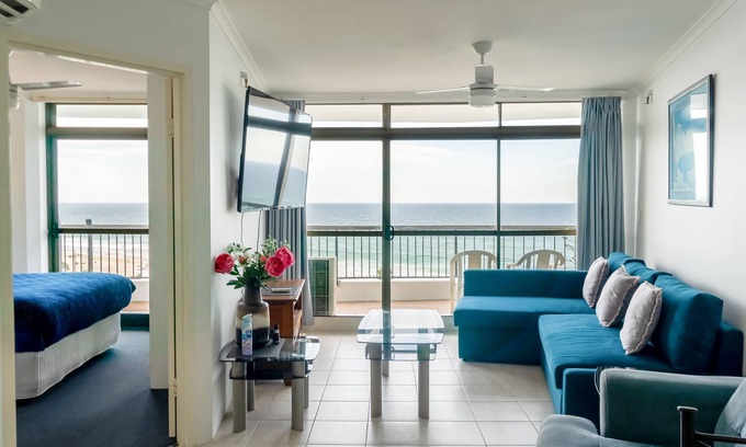 Surfers Paradise Condo | Spectacular Central Surfers Beach Views from Appartment