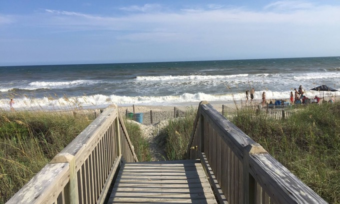 Emerald Isle Condo | Spectacular Direct Oceanfront 2BR Condo in Emerald Isle NC Ocean Reef 7B1