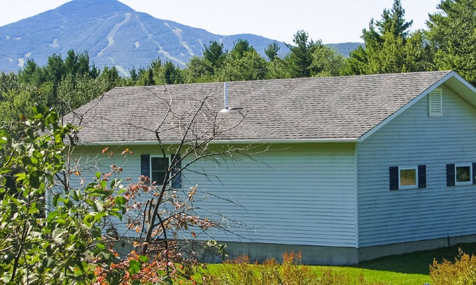 North Troy House | Spectacular dog-friendly home with kitchen, gas grill, patio & board games