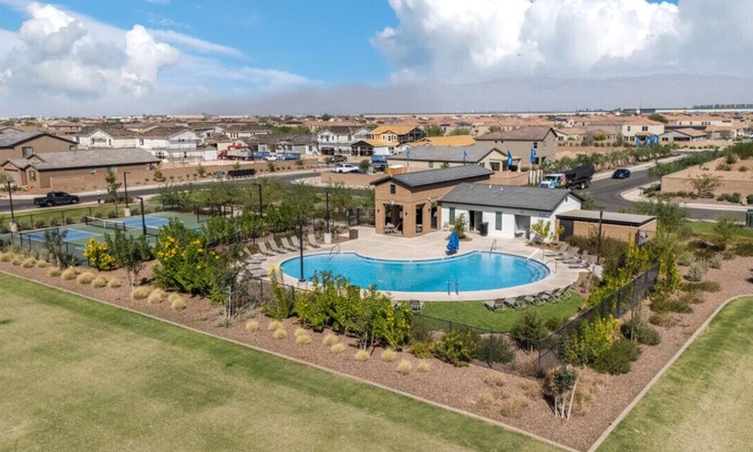 Tucson House | Spectacular Home Community Pool & Pickleball