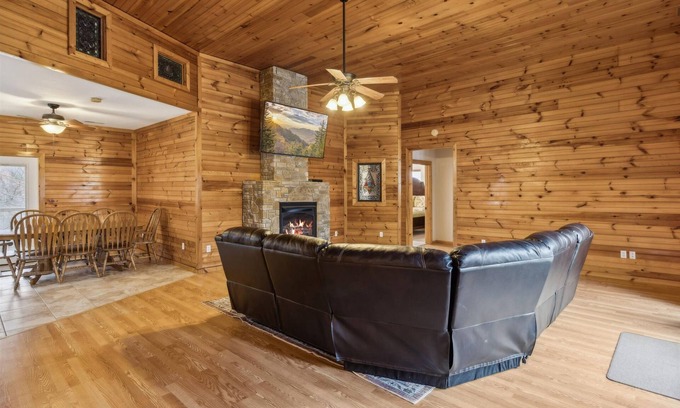 Sevierville House | Spectacular Home w Hot Tub Fireplace Jacuzzi