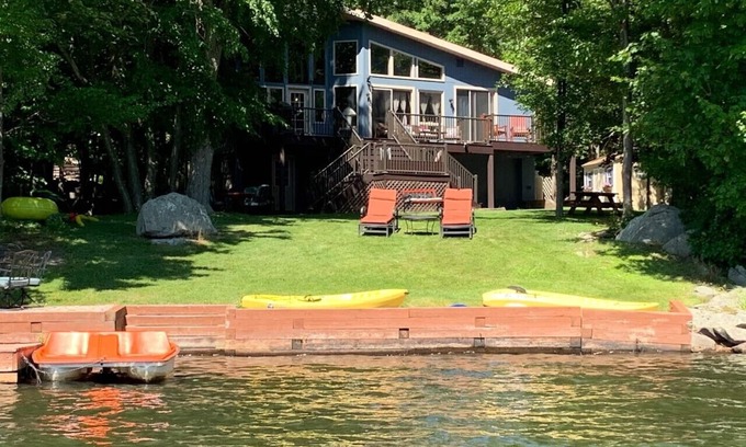 Hamlin House | SPECTACULAR LAKEFRONT HIDEOUT RESORT-A/C- SWIM+ GOLF-KAYAK-ROWBOAT-BEACH