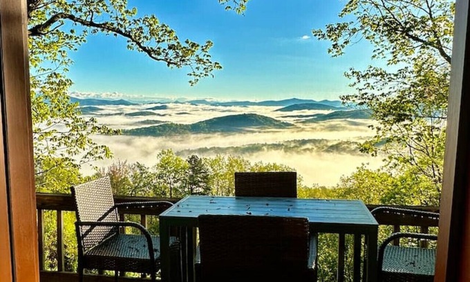 Helen Cabin | Spectacular Mountain View "Cloud 9" HotTub-PETS OK