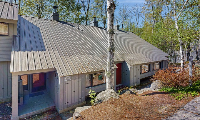 Lincoln Condo | Spectacular Mountain View Condo: Aquatic Facility & Ski Shuttle