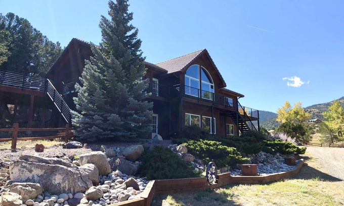 Salida House | Spectacular mountain views on Little Cotchetopa Creek