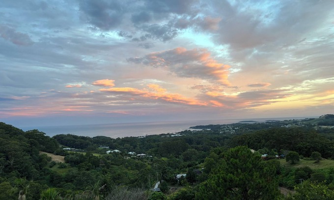 Korora Apartment | Spectacular Ocean & Forest Views - Quite Private Location, 10 mins to beaches
