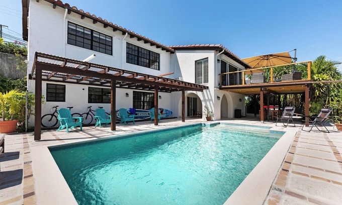 Eastern Road Villa | Spectacular ocean view villa with pool