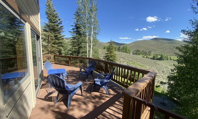 Hailey House | Spectacular,peaceful Sun Valley View Home ,Two Acres ,Access to Private Lake.
