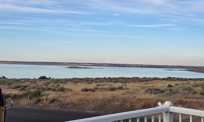 Moses Lake House | Spectacular Potholes Views from Private Deck_3BR Retreat