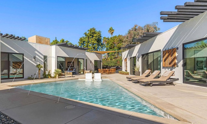 Racquet Club West Apartment | Spectacular Resort-Style Oasis