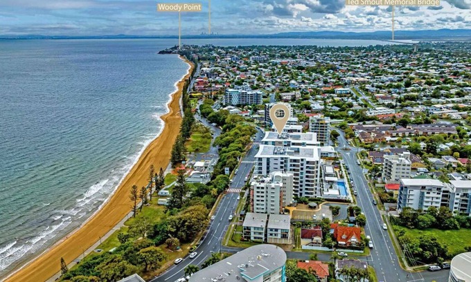 Redcliffe Apartment | "Spectacular Suttons Beach" - Redcliffe Q 4020