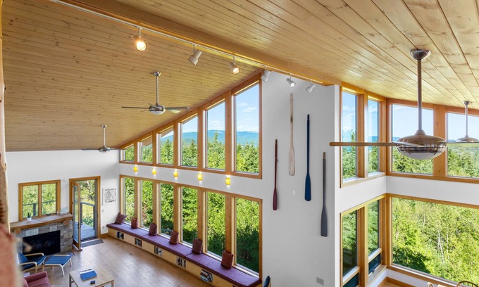 Southwest Harbor House | Spectacular Views, 4 min to Acadia, Walk to Town, Gas Fire Pit, Quietside