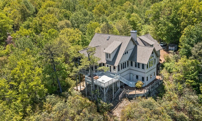 Cleveland House | Spectacular View! Beautiful cliffside house at Caesar's Head