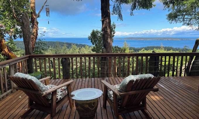 Eastsound Apartment | Spectacular Views! 1.5 miles from Eastsound