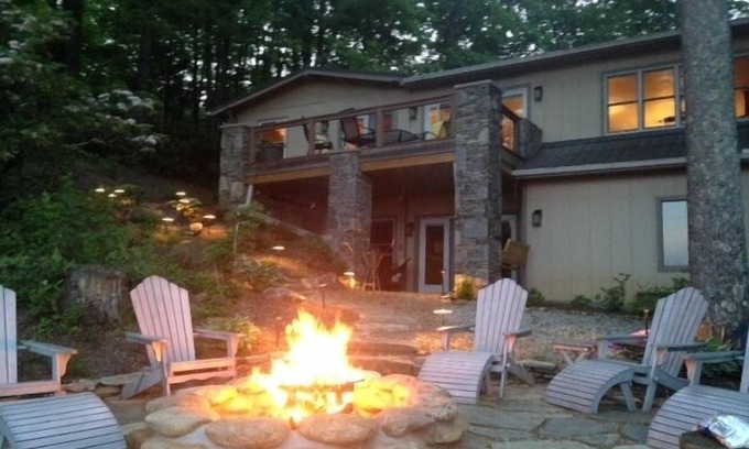 Spruce Pine Cabin | Spectacular Views from luxurious home near BRP and 30 min to Lake James