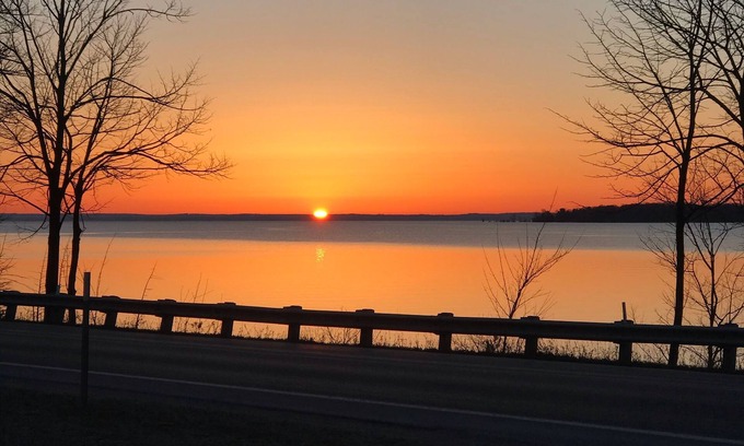Suttons Bay House | Spectacular Views, Private Waterfront, Prime Location & Sleeps 10