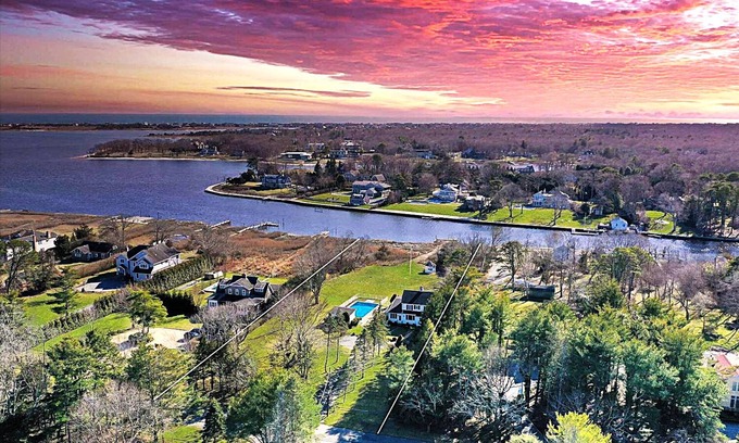East Quogue House | Spectacular Waterfront Family Getaway. 5-bedroom w/Pool and Dock in East Quogue