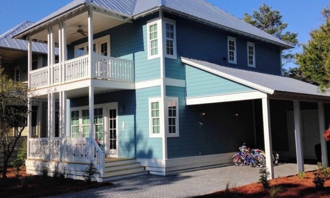 Lakeside at Blue Mountain Beach House | Spend fall at the Beach- 2 Primary Suites- Close to restaurants & shopping