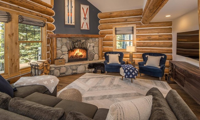 Powder Ridge Cabin | Spend the Holidays in Big Sky! Ski-in, Ski-out Mountain Cabin with Hot Tub!